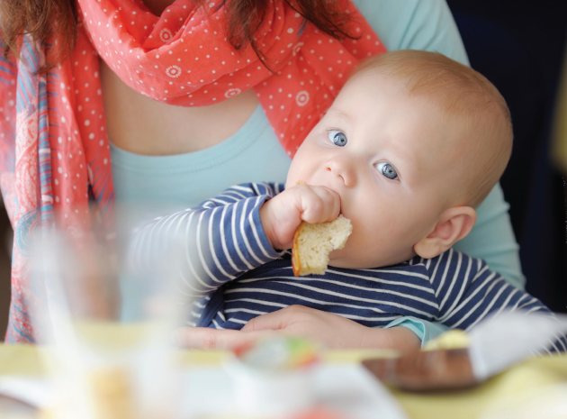 Is Baby-Led Weaning ACTUALLY Better Than Spoon Feeding? 